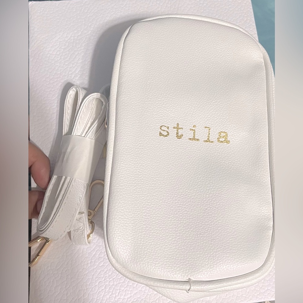 Low Start ✨New!Stila White Crossbody makeup bag